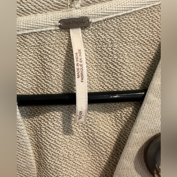 Free People Cropped Hoodi Sweatershirt with Oversized buttons and hood EUC - Picture 4 of 5